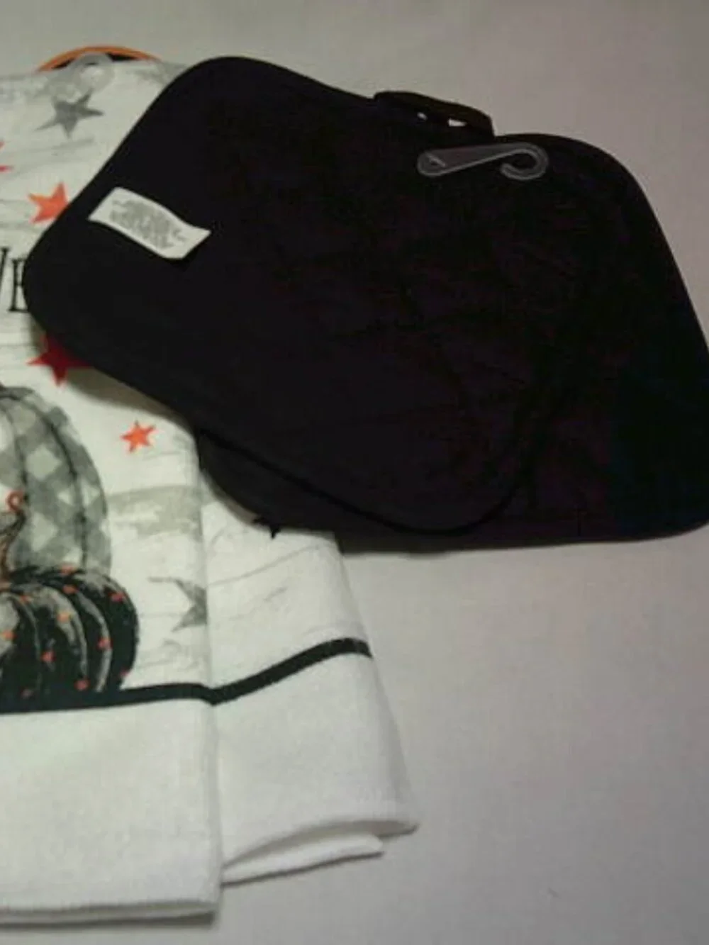 NEW HAPPY HALLOWEEN KITCHEN HAND TOWEL & MATCHING POT HOLDERS SET PUMPKIN DESIGN